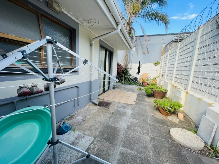6 Bedroom Property for Sale in Quigney Eastern Cape